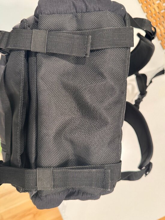 THULE backpack black main image 8